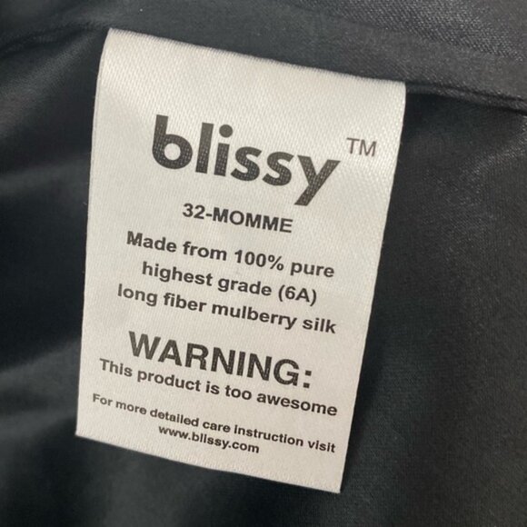 Blissy 100% Mulberry Silk Robe Black — One Size (32-Momme, Grade 6A) - Picture 9 of 10
